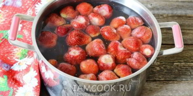 компот из замороженной клубники