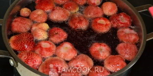 компот из замороженной клубники