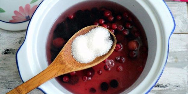 компот со сливой, клюквой и вишней