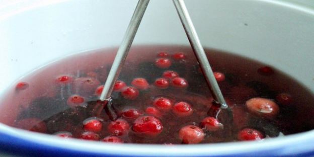 компот со сливой, клюквой и вишней