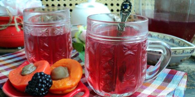 компот со сливой, клюквой и вишней