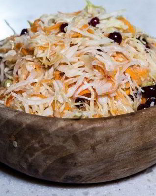 Квашеная капуста с клюквой