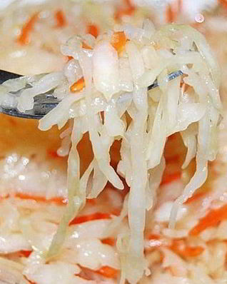 Квашеная капуста в кастрюле