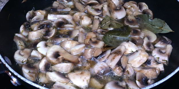 грибочки маринованные