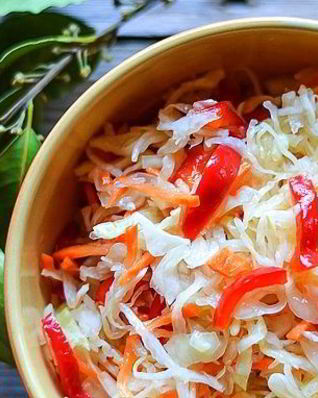 Маринованная капуста с красным перцем