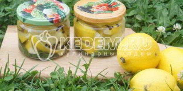 маринованные лимоны с листьями смородины