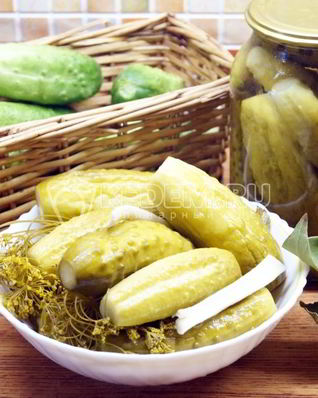 Маринованные огурцы с хреном