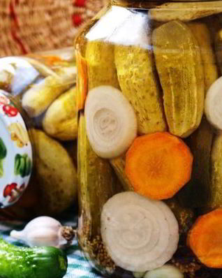 Маринованные огурцы с морковью