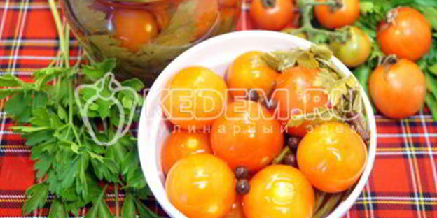 маринованные помидоры черри с петрушкой