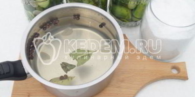 огурцы маринованные резанные с перцем