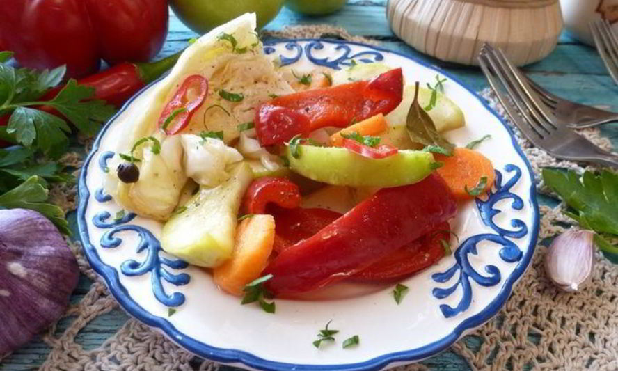 Рецепт овощей, маринованных с яблоком и корицей