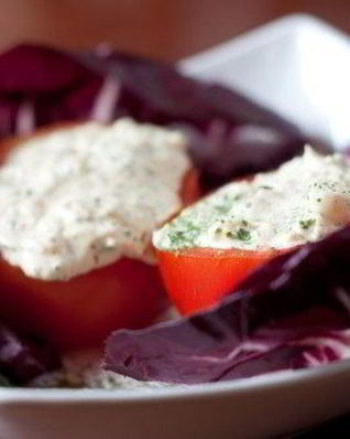 Помидоры черри с маринованной фетой и маслинами