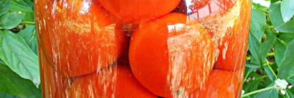 Помидоры маринованные с листьями малины