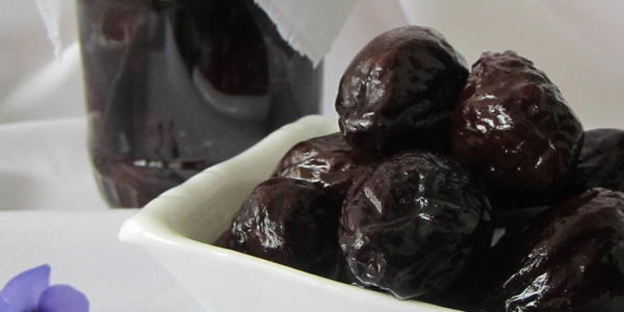 слива, маринованная к мясу