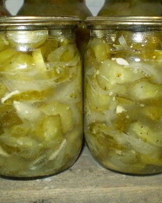Огурчики с луком на зиму