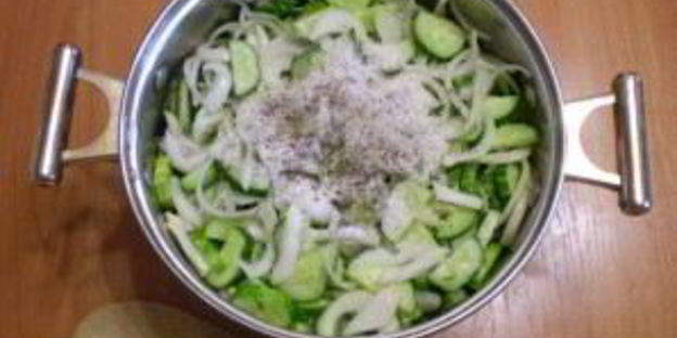 огурчики с луком на зиму