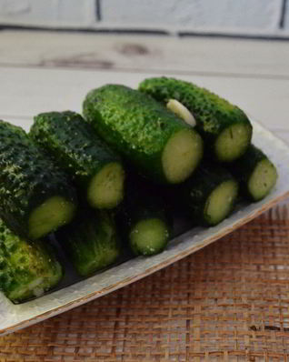 Малосольные огурцы в пакете