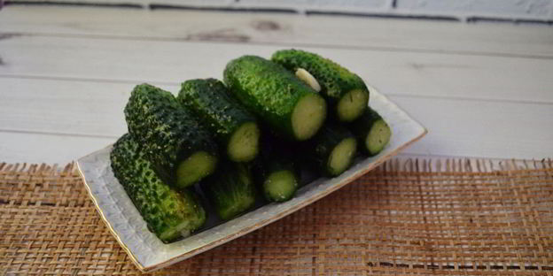 малосольные огурцы в пакете