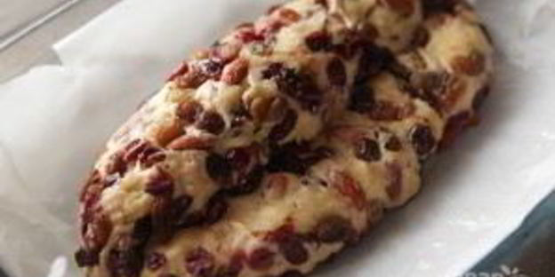 сухофрукты в тесте