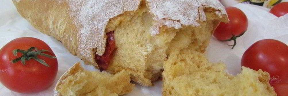 Томатный батон с вялеными помидорами