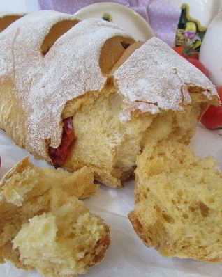 Томатный батон с вялеными помидорами