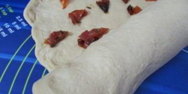 томатный батон с вялеными помидорами