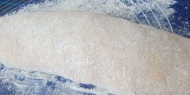 томатный батон с вялеными помидорами