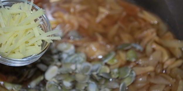 грушевое варенье с тыквенными семечками и имбирем