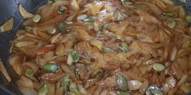 грушевое варенье с тыквенными семечками и имбирем