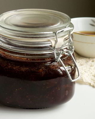 Клубничное варенье с черным перцем