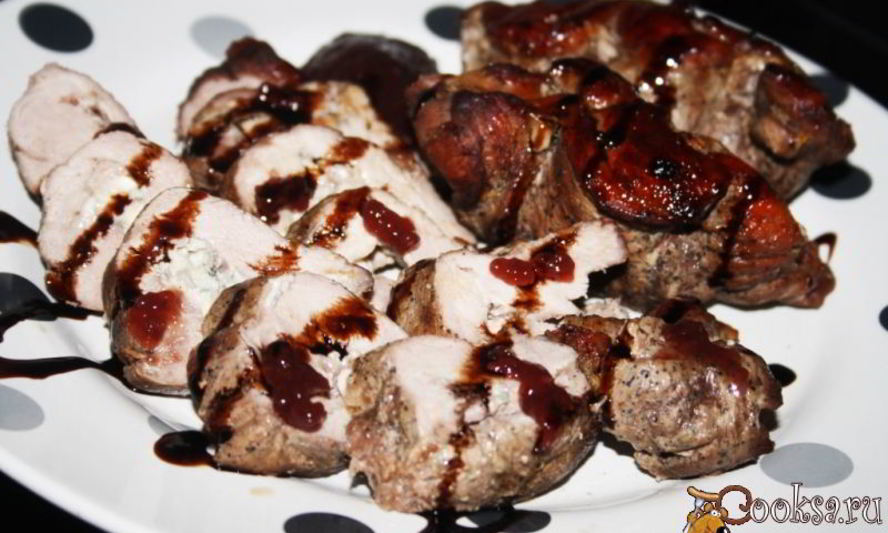 Рецепт конвертов из утиных грудок с голубым сыром и малиновым конфитюром