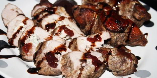 конверты из утиных грудок с голубым сыром и малиновым конфитюром