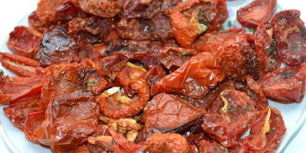 вяленые помидоры с лимонным базиликом