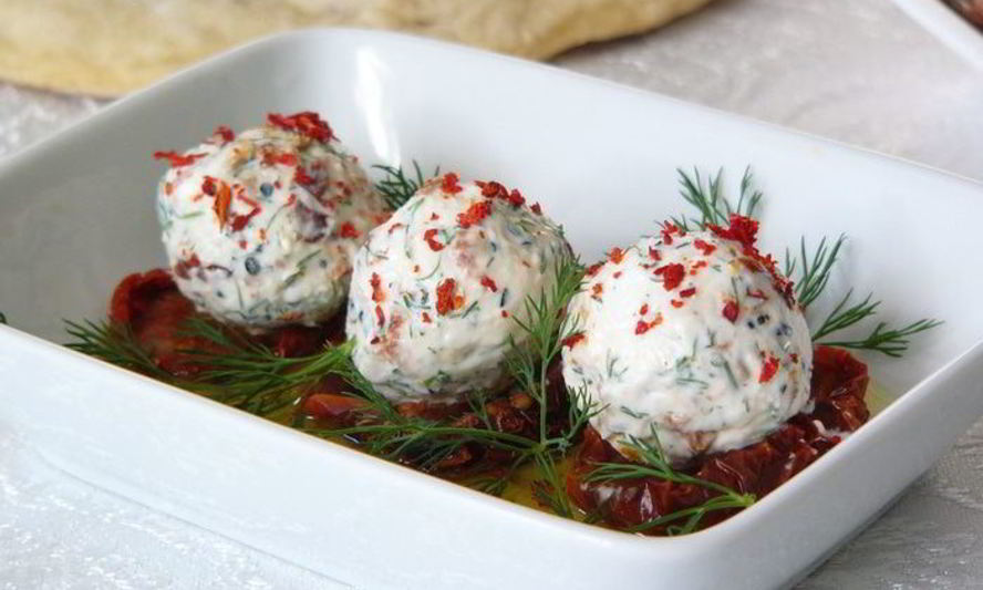 Рецепт вяленых помидоров с сырными шариками