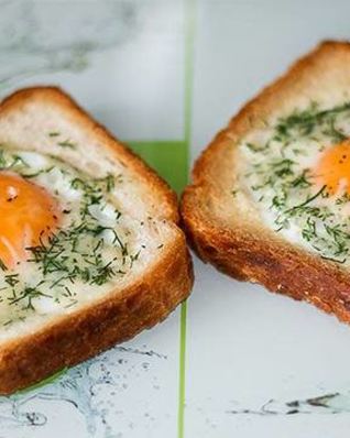 Бутерброд Кошачий глаз с яйцом