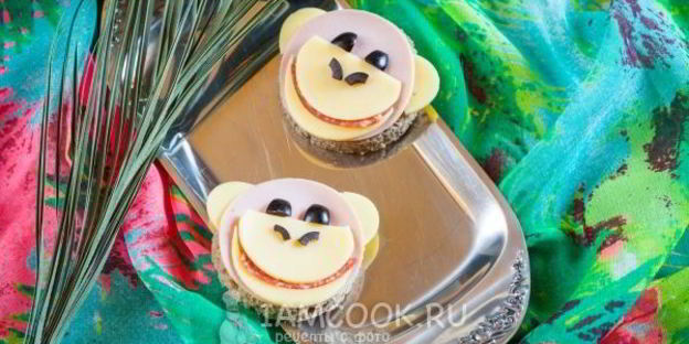 бутерброд обезьяна с сыром и колбасой