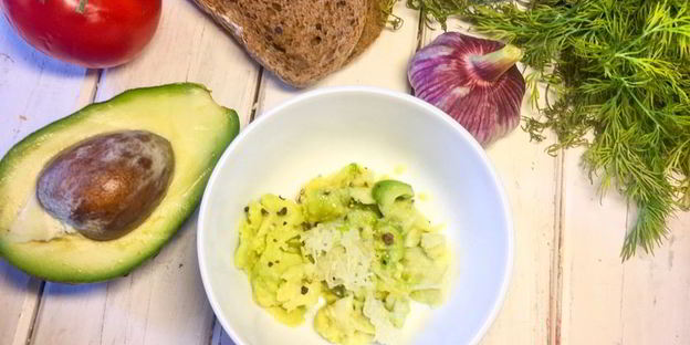 бутерброд с авокадо