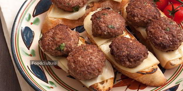 бутерброд с мини-котлетами