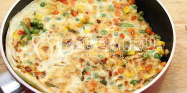 бутерброд с овощами и омлетом