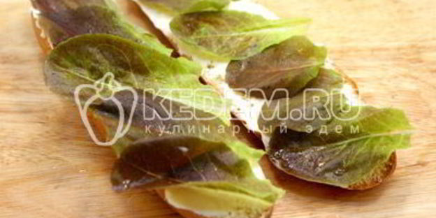 бутерброд с овощами и омлетом