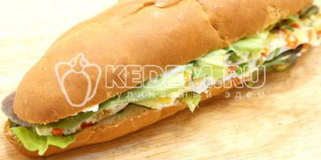 бутерброд с овощами и омлетом