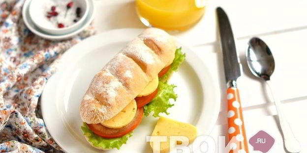 бутерброд с сыром и помидором