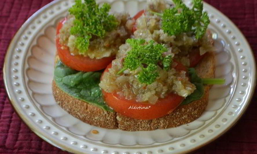 Рецепт бутерброда с томатами и анчоусной заправкой