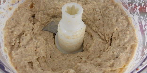 бутербродная намазка из рыбных консервов, яиц и плавленного сыра