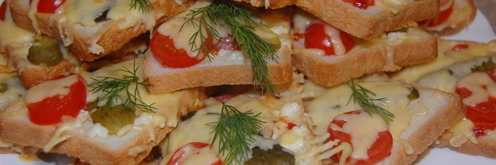 Бутерброды горячие с колбасой и сыром