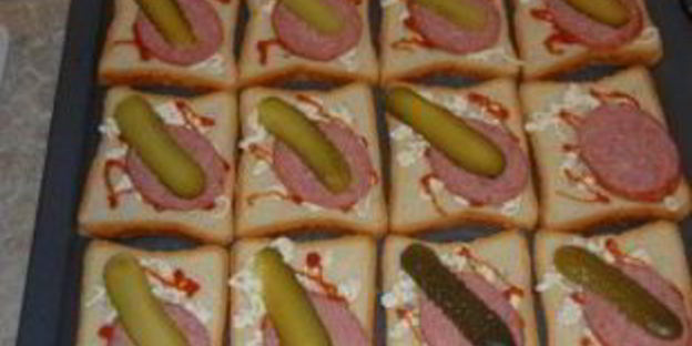 бутерброды горячие с колбасой и сыром