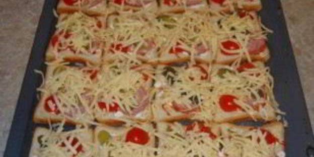 бутерброды горячие с колбасой и сыром