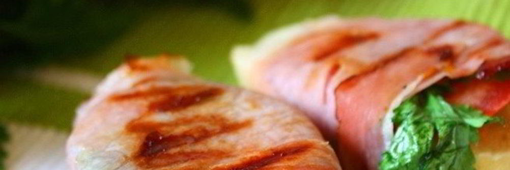 Бутерброды-гриль с помидорами и беконом