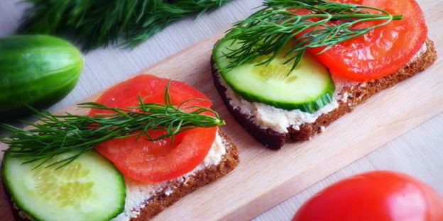 бутерброды с икрой трески