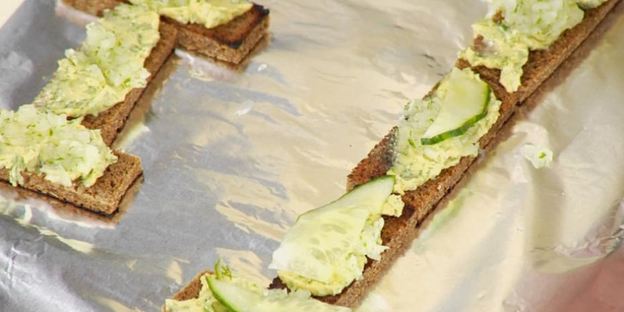 бутерброды с килькой